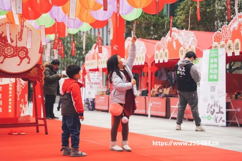 小说:她用冰块雕琢出造型别致的马车和城堡,却雕刻完就晕倒